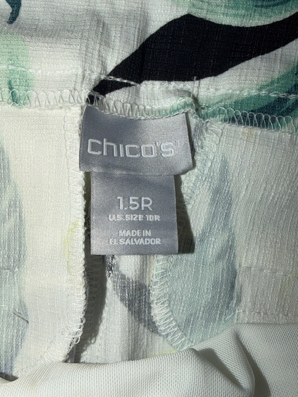 Chico's White Cropped Floral Print Ankle Pants New without Tags - Picture 2 of 4